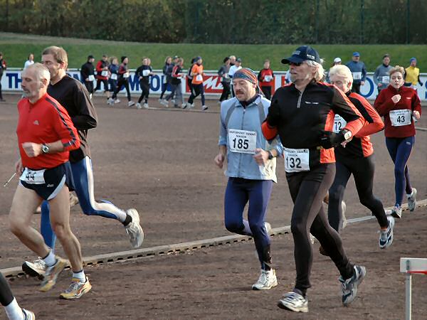 Die ersten 600m auf der Aschebahn im Kirchbergstadion liefen gut an.